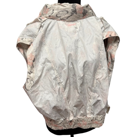 NWT Free People Movement Off The Grid Vest in Ivory Floral. - Picture 8 of 11